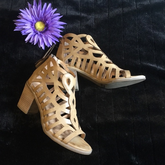 Report Shoes - Report Florette peep toe heeled bootie